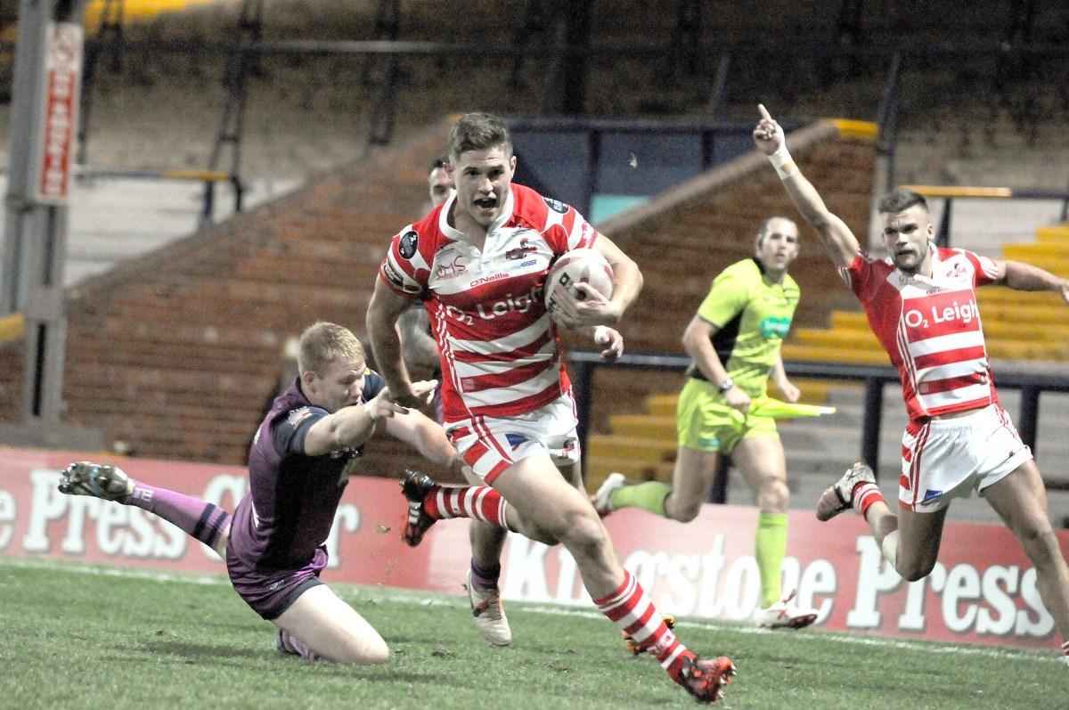 Centurions beat Featherstone Rovers 36-12 to win the 2014 Kingstone Press Championship.