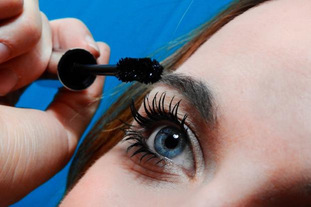 Leigh Journal: A woman putting on mascara. Credit: Canva