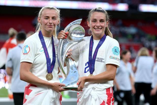 Leigh Journal: Ella Toone and Chloe Kelly with th e Women's Euro trophy (Pic: Nigel French/ PA)