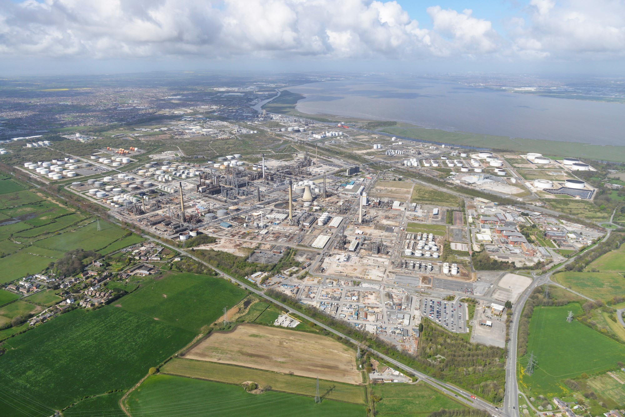 EETs new hydrogen-ready combined heat and power plant will be built at the Stanlow refinery.